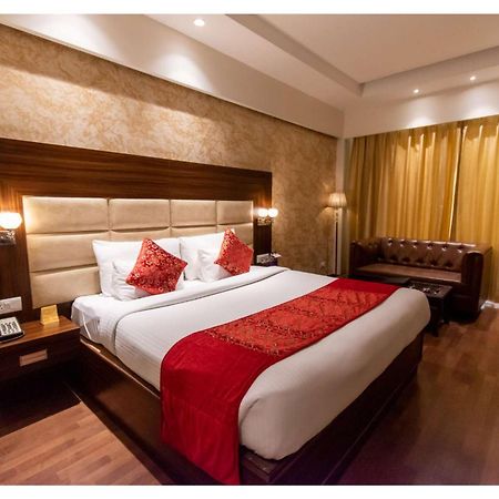 The Grand Ambassador Hotel ฟักวารา ภายนอก รูปภาพ