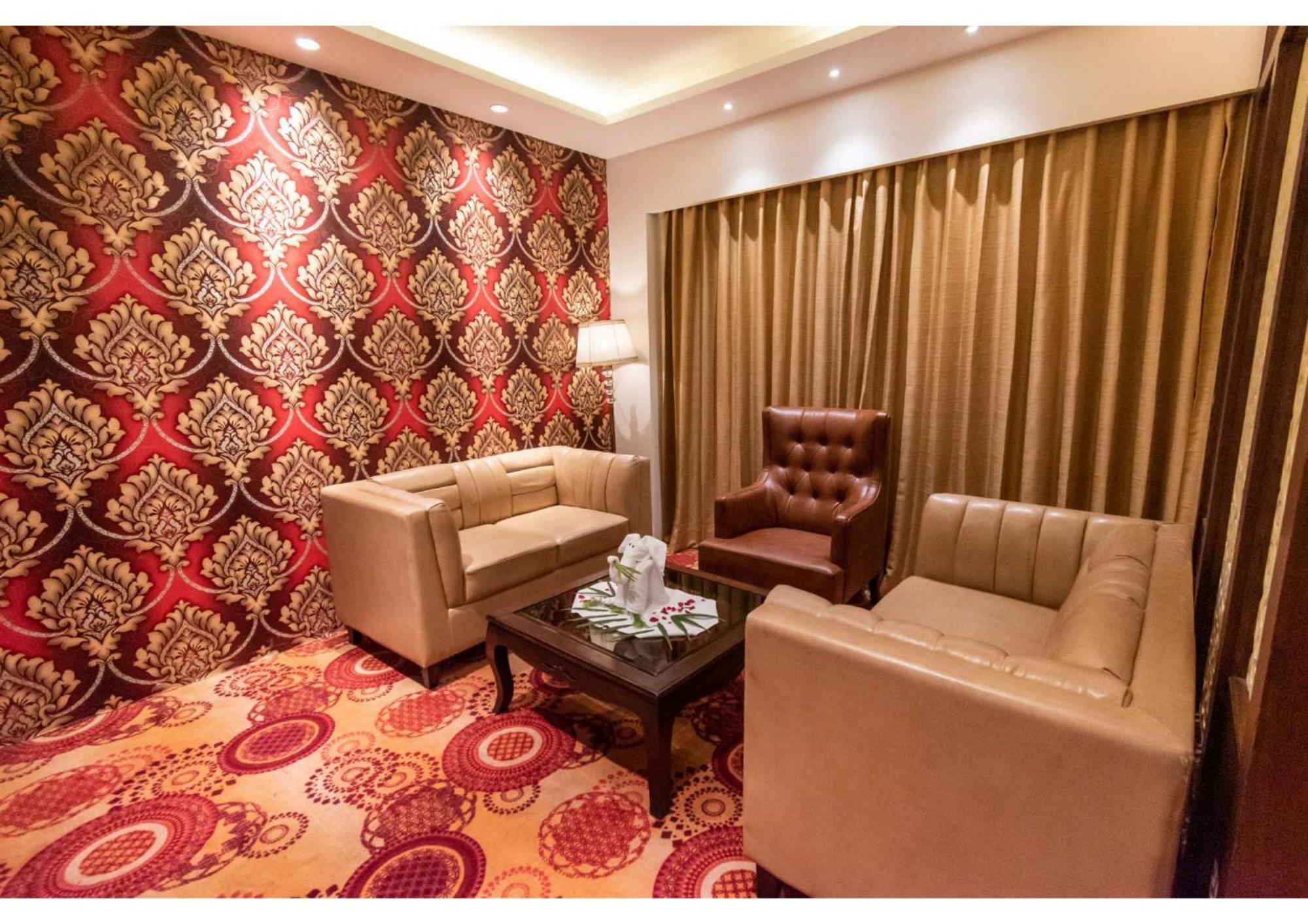 The Grand Ambassador Hotel ฟักวารา ภายนอก รูปภาพ